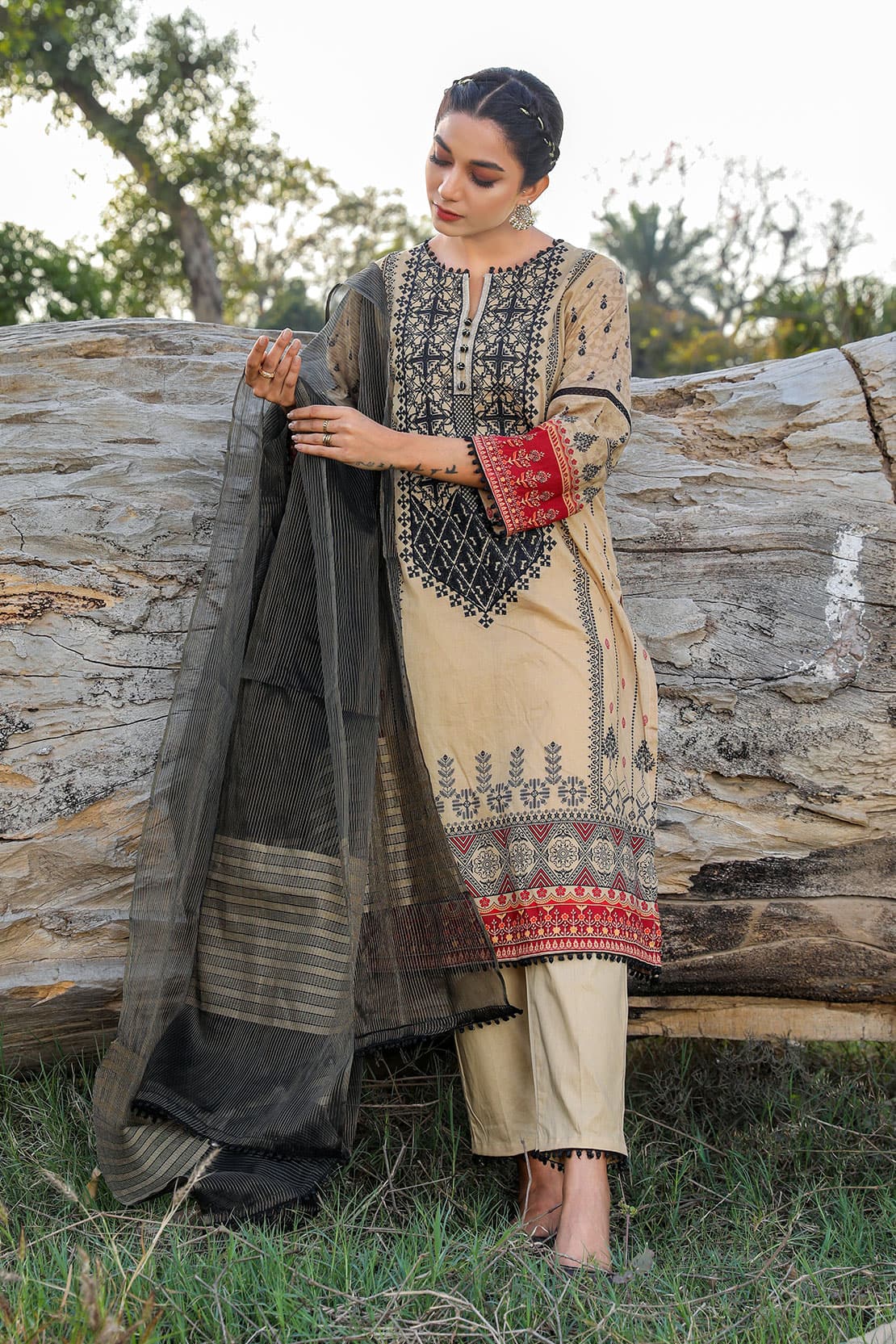 Shaakh By Rashid Textile Digital Embroidered 3 Piece Unstitched Lawn Suit (D-6711)